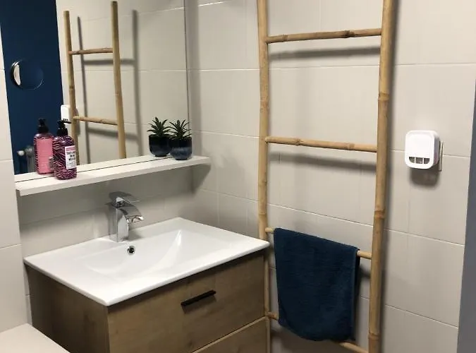 Alojamento de Acomodação e Pequeno-almoço 24h Du Mans *